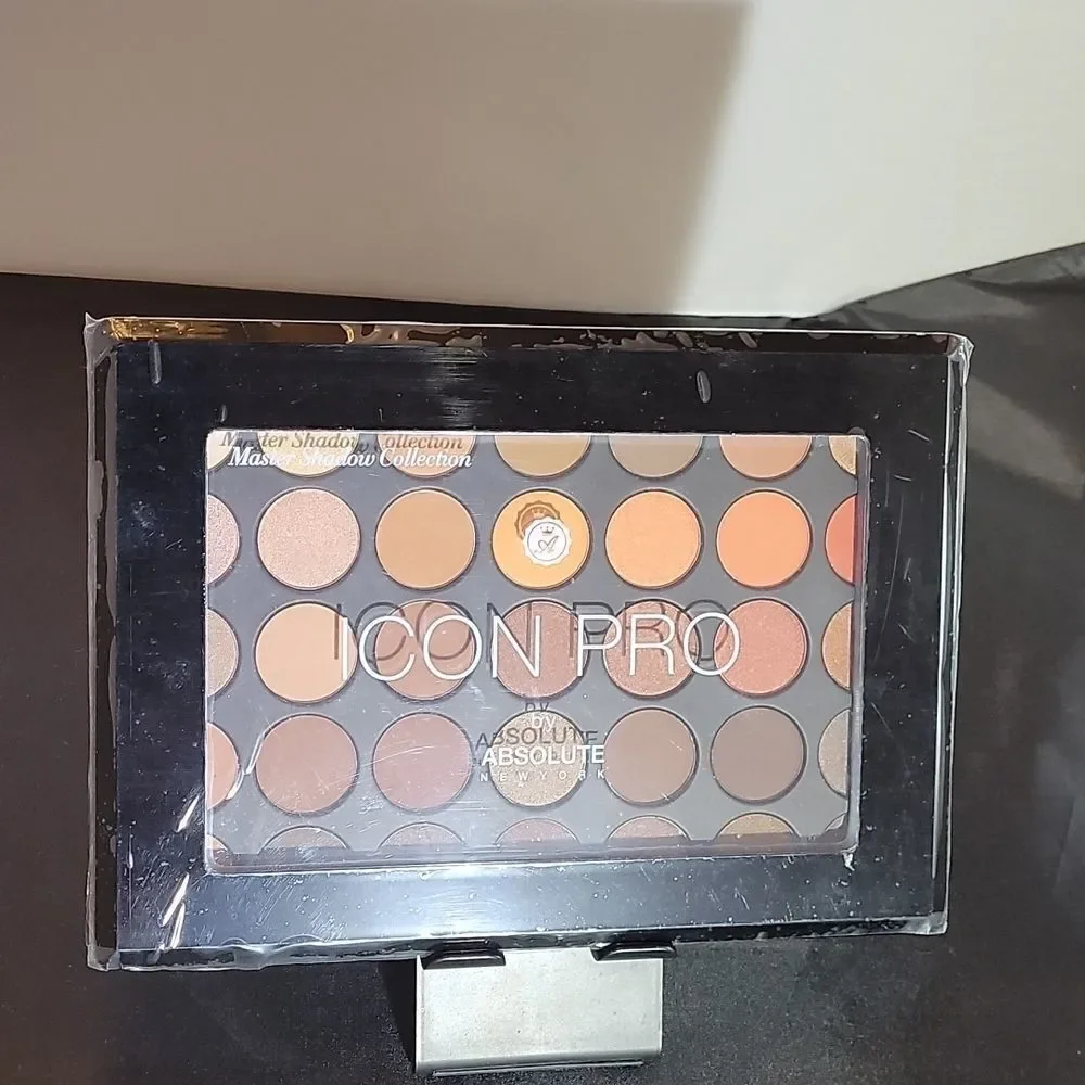 ICON PRO MASTER SHADOW COLLECTION BY ABSOLUTE NEW YORK